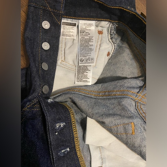 Like New Men’s Levi’s 501 Dark Wash Jeans Shrink to Fit - Picture 6 of 11